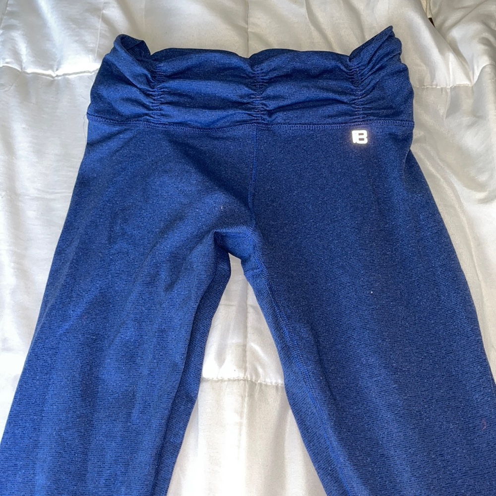 Blue workout leggings great for lifting and makes your butt look great!!